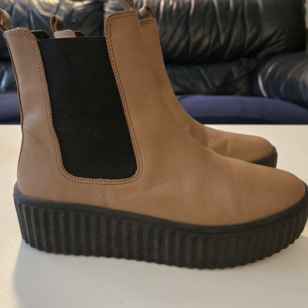 Gabor Tan and Black Platform Ankle Boots